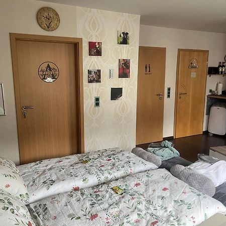 Gaestezimmer In Ratingen Bei Duesseldorf Mit Einem Hauch Luxus Bagian luar foto