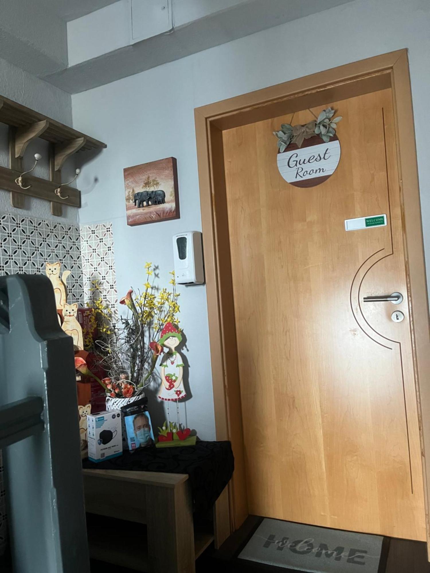 Gaestezimmer In Ratingen Bei Duesseldorf Mit Einem Hauch Luxus Bagian luar foto